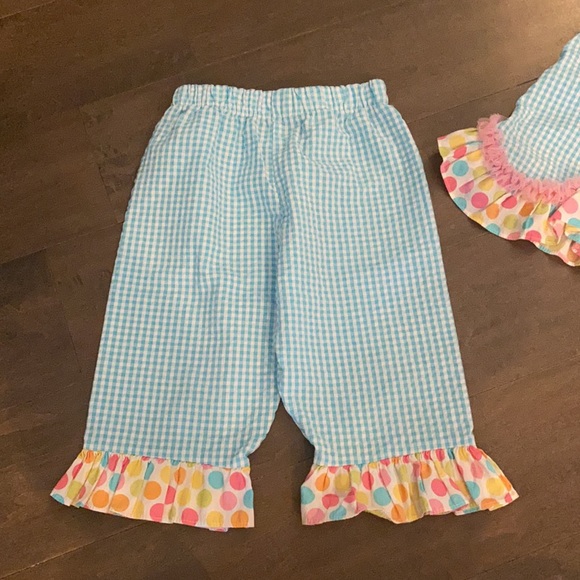 Like new matching set. Smoke free. Size 2T - Picture 2 of 3